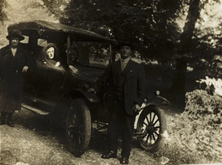 Spirit Photography and Ghostly Communication